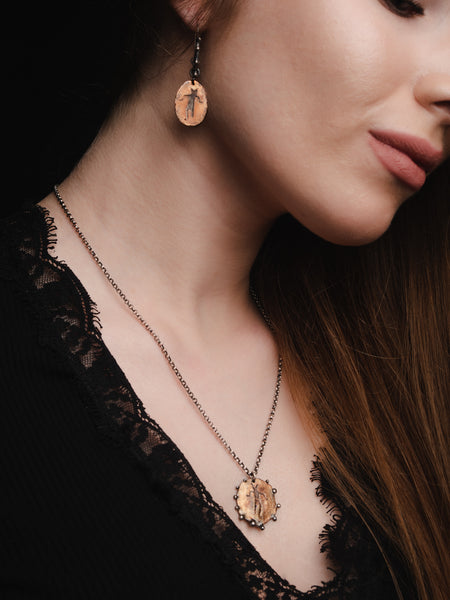 Hossa silver accents necklace