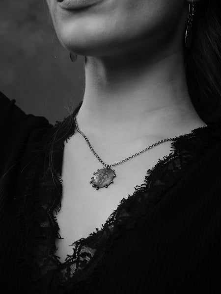 Hossa silver accents necklace