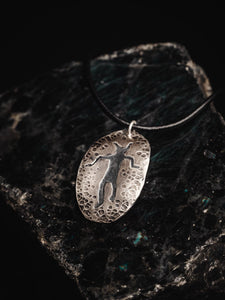 Hossa plate necklace