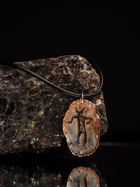 Hossa plate necklace